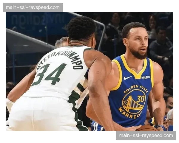 勇士迎战雄鹿，库里与字母哥的MVP级别对话再度上演