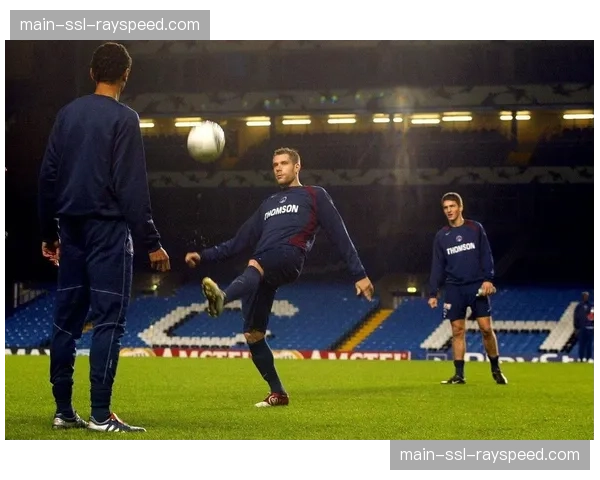 巴黎圣日耳曼vs里尔前瞻：恩里克的控球哲学能否击穿丰特领衔的钢铁防线？